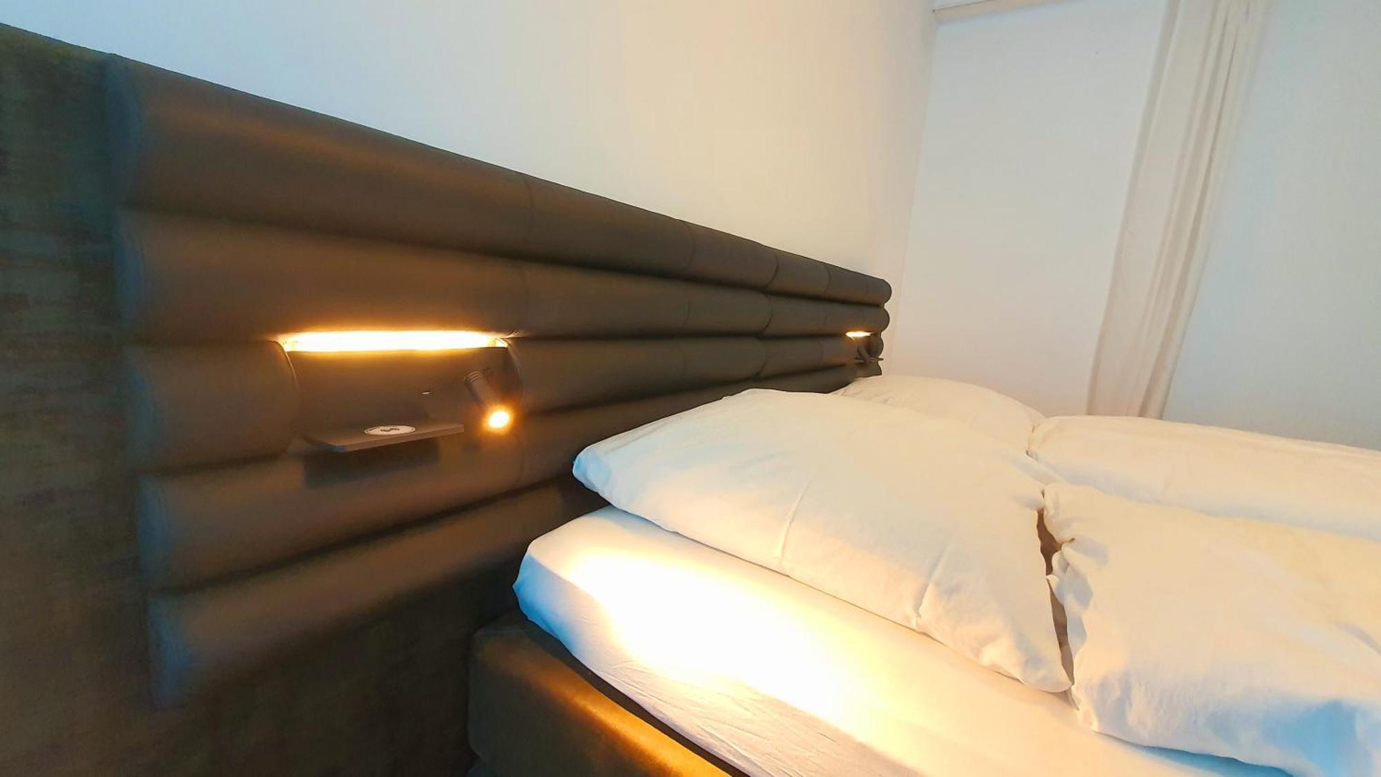 Helles Zimmer Mit Kingsize-Bett มานไฮม์ ภายนอก รูปภาพ