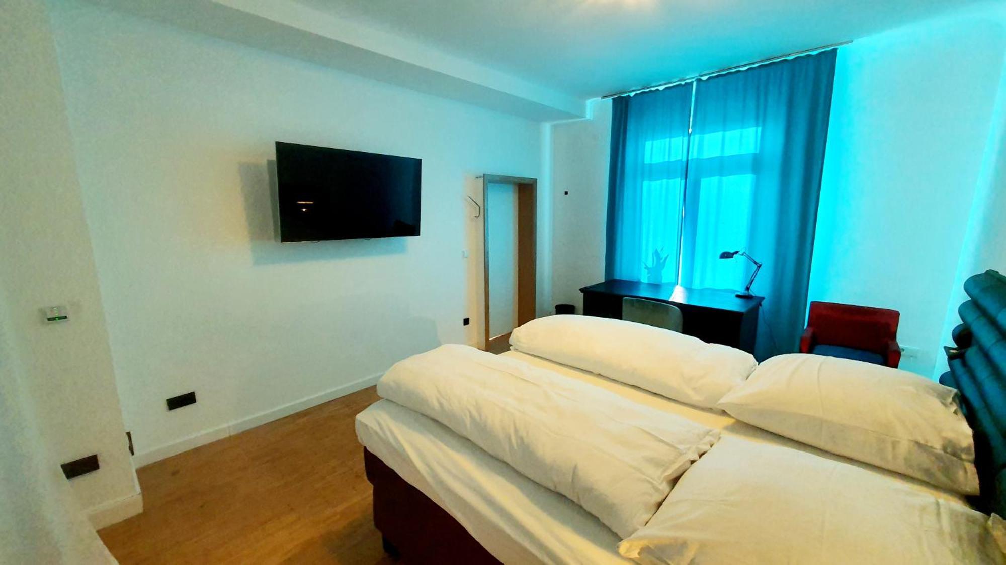 Helles Zimmer Mit Kingsize-Bett มานไฮม์ ภายนอก รูปภาพ