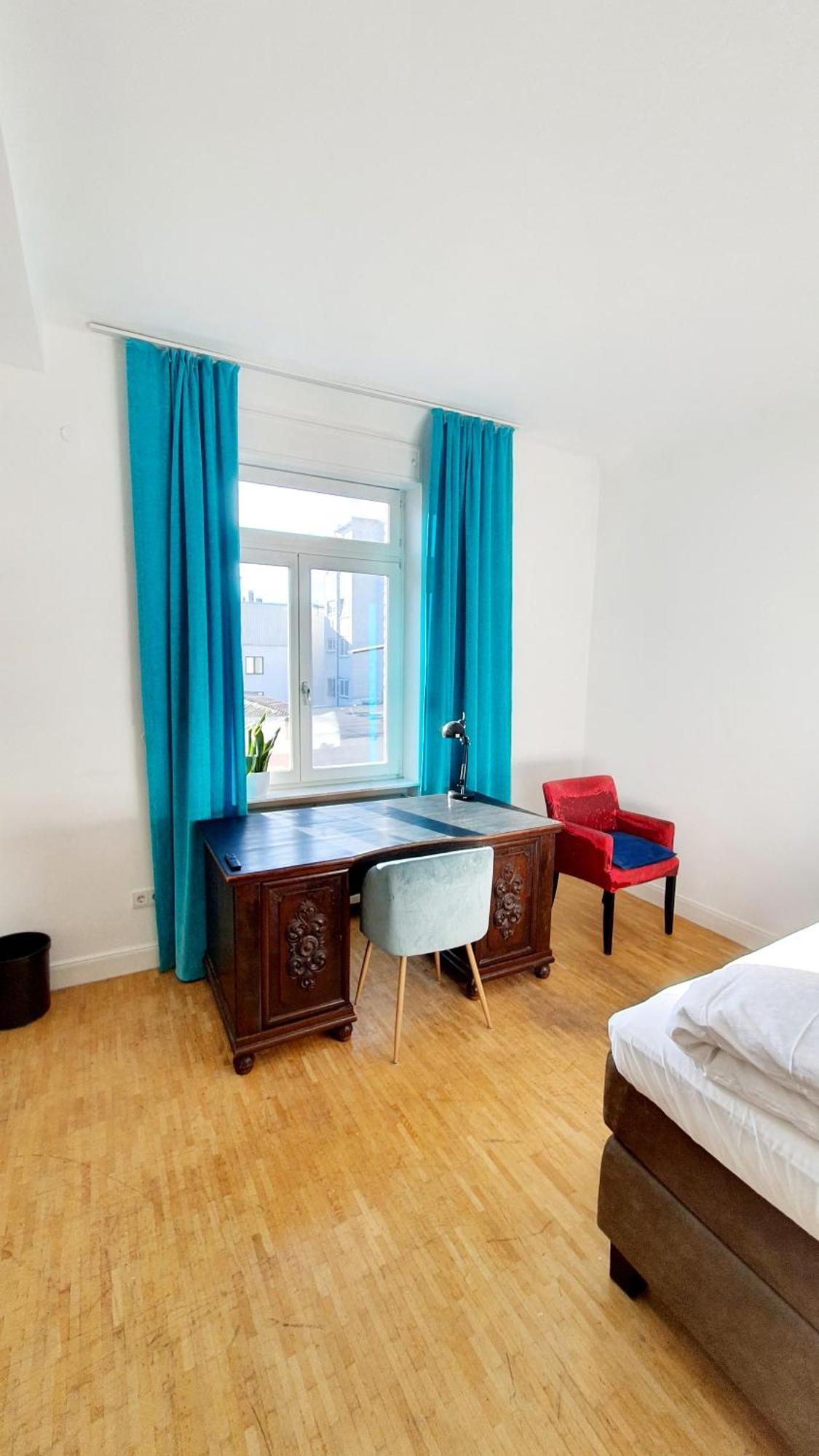 Helles Zimmer Mit Kingsize-Bett มานไฮม์ ภายนอก รูปภาพ